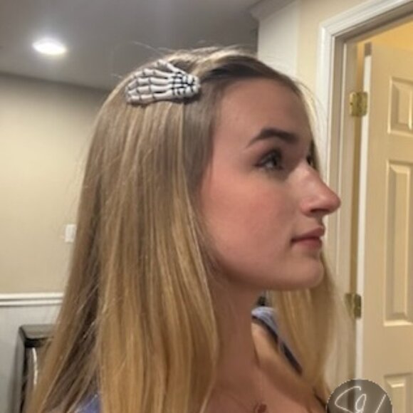 Skeleton hand hair clip great for Halloween - Picture 2 of 5